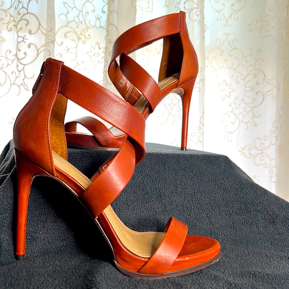 BCBGMXAZRIA size 8 color Brown